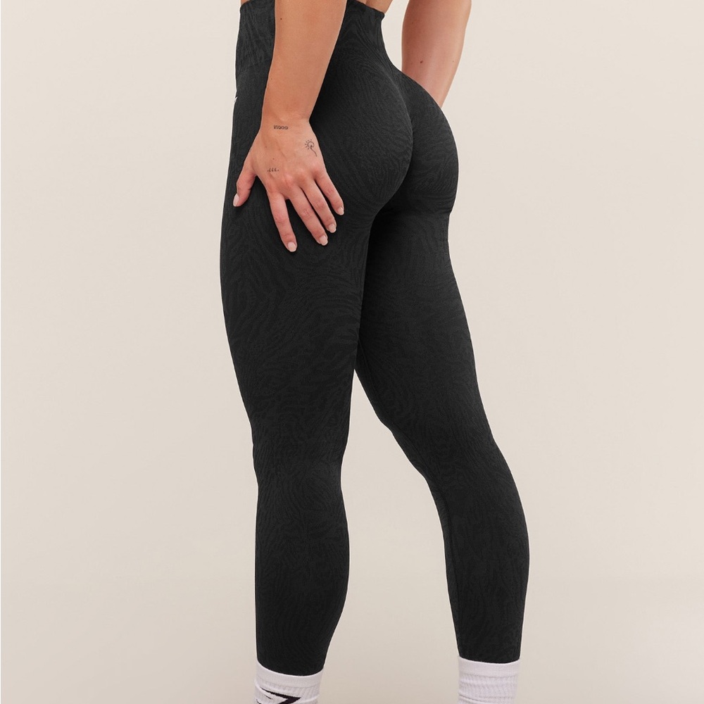 Gymshark Adapt Animal Leggings Small S Black Gray Women's NWOT Lift - Picture 4 of 6